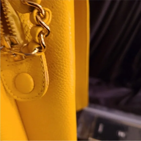 Chanel excellent condition Yellow cavier Tote Bag w original COA card & sticker - Picture 9 of 10